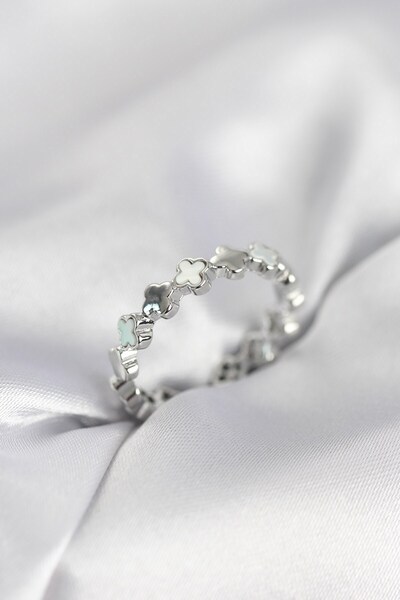 Inure Jewelry خاتم نسائي فضي اللون موديل البرسيم اللؤلؤي