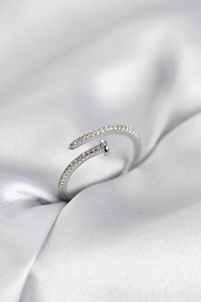 Inure Jewelry خاتم نسائي موديل مرصع بحجر الزركون باللون الفضي