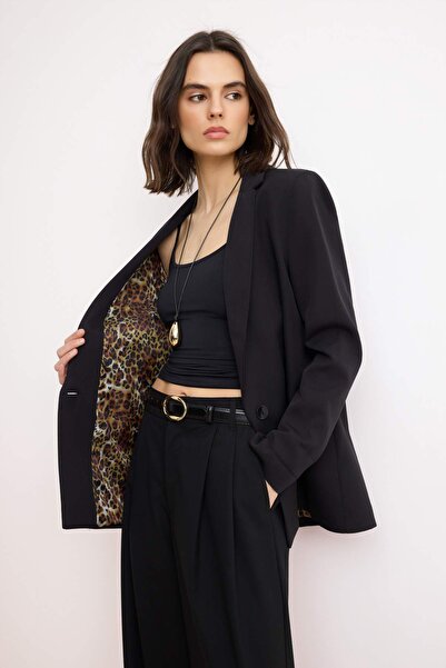 Trendyol Collection Черно яке с обикновена подплата и детайлно тъкано сако TW...