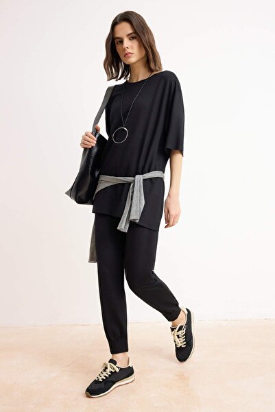 ترينديول كوليكشن طقم بلوزة وبنطلون أسود - رقبة دائرية، كم قصير - TWOSS24AU00120