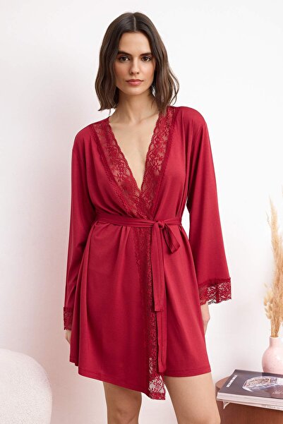 ترينديول كوليكشن ثوب نسائي محبوك من الفيسكون مع حزام وتفاصيل دانتيل باللون ال...