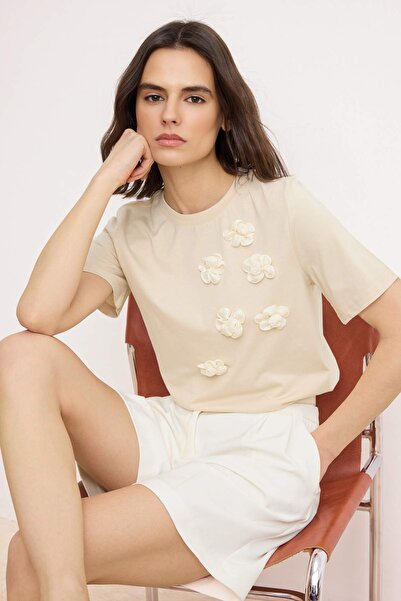 Trendyol Collection Tricou cu detalii cu flori 100% bumbac - TWOSS25TS00026