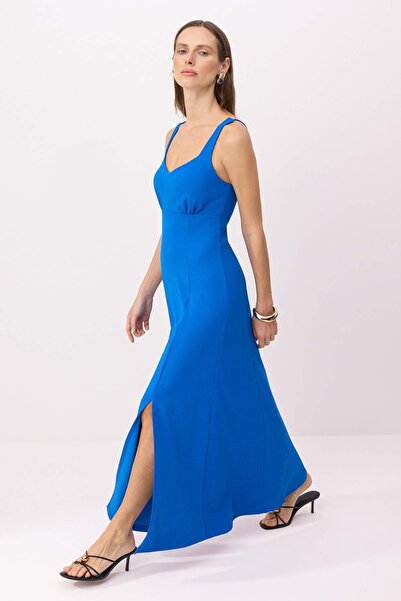 ترينديول كوليكشن فستان ساكس بقصة A/شكل جرسي وياقة على شكل قلب بدون أكمام من ق...