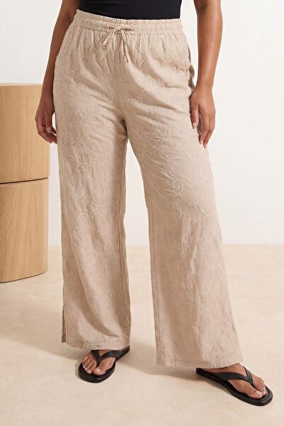 Trendyol Curve Îmbrăcăminte de plajă Pantaloni de plajă cu broderie florală d...