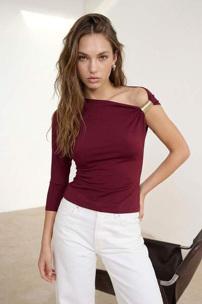 Συλλογή Trendyol Πλεκτή ελαστική μπλούζα με ασύμμετρο λαιμόκοψη και λεπτομέρε...