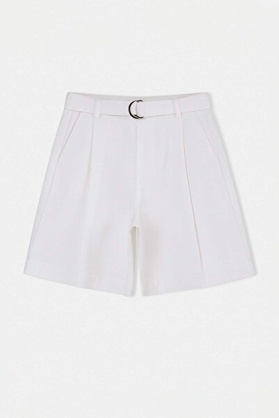 Trendyol Collection بنطلون جينز برمودا أبيض بحزام عالي الخصر TWOSS26SR00151