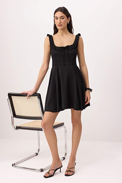 Συλλογή Trendyol Μαύρο φλοράλ Ανοίγει από τη μέση Pool Collar Αμάνικο Μίνι Πλ...