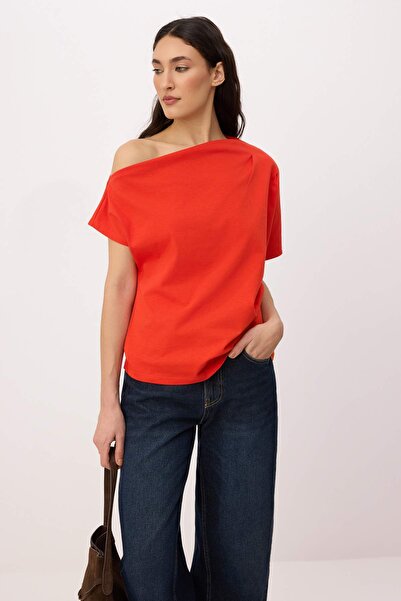 Trendyol Kollektion Rotes, normal geschnittenes, kurzärmliges T-Shirt mit Run...