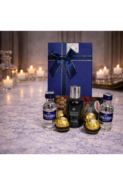 velve Set cadou Glamour pentru barbati, Gel de dus,doua sticle de Vodka Finla...