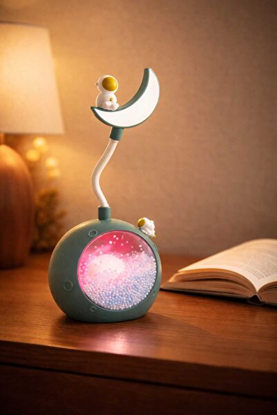 Genel Markalar Ay Üstünde Oturan Astronot USB Şarjlı Masa Lambası