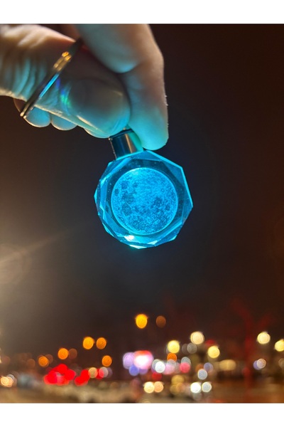 Prime Feel حقيبة عصرية وسلسلة مفاتيح مزينة بشكل هلال كريستالي ملون ومضيء