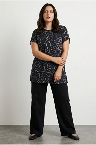 Stil Diva Μπλουζάκι μεγάλου μεγέθους με λαιμόκοψη ποδηλάτου και κοντό μανίκι ...