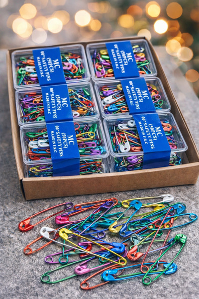 MODA Kutulu Renkli Çengelli İğne Seti 1 kutu – 50’li