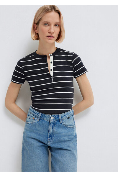 Mavi Tricou cu dungi, albastru marin, cu nasturi parțial închiși, croială mul...