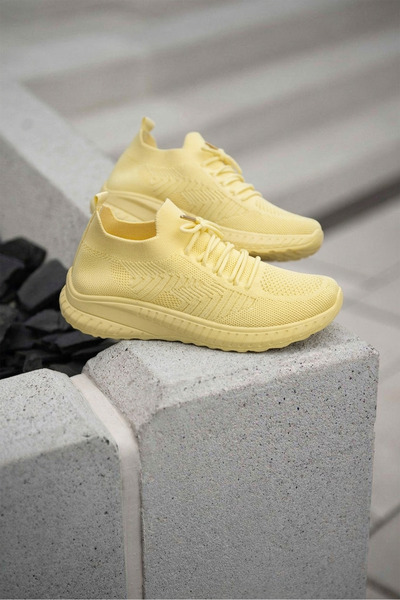 Air Star Women's sports shoes W138453, Yellow - 39