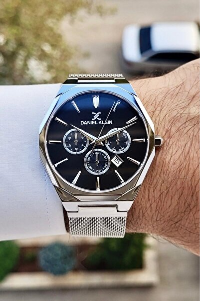 Daniel Klein ساعة يد رجالية بقرص أسود وسوار فضي اللون