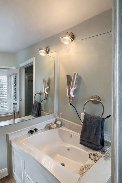 Doa Koleksiyon Modern Minimalist Bathroom Hair Straightener Holder