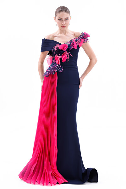 BDM Exclusive Çiçek Aplikeli Drapeli Asimetrik Uzun Krep Abiye Elbise