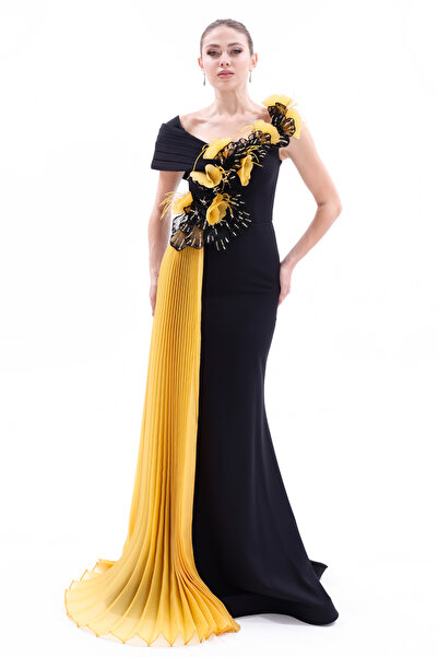 BDM Exclusive Çiçek Aplikeli Drapeli Asimetrik Uzun Krep Abiye Elbise