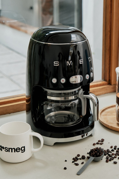 SMEG 50's Style Retro Siyah Filtre Kahve Makinası Dcf02bleu