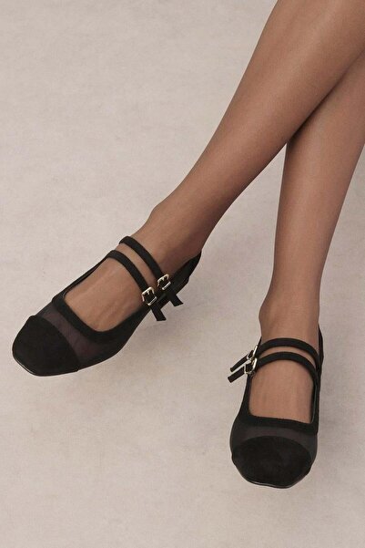 Mio Gusto حذاء نسائي من Isabel ذو لون أسود من جلد الغزال ذو مقدمة حادة وتفاصي...