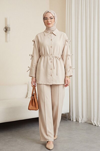 HİJABAYA Εισαγόμενο κοστούμι από κρεπ με λεπτομέρεια φιόγκου στα μανίκια και ...