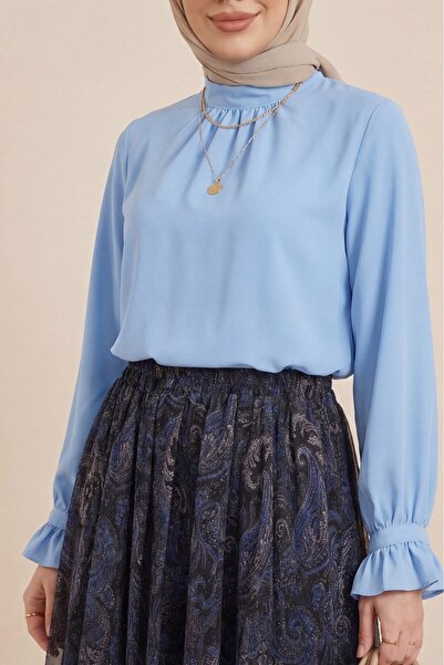 HİJABAYA Μπλούζα από κρεπ με ψηλό γιακά, βολάν στα μανίκια, κορδόνια και φερμ...