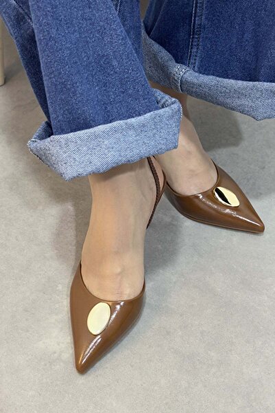 Modezya إيستيلا تابا إكسسوارات ريفية بتفاصيل مطاطية من الخلف للنساء حذاء بكعب