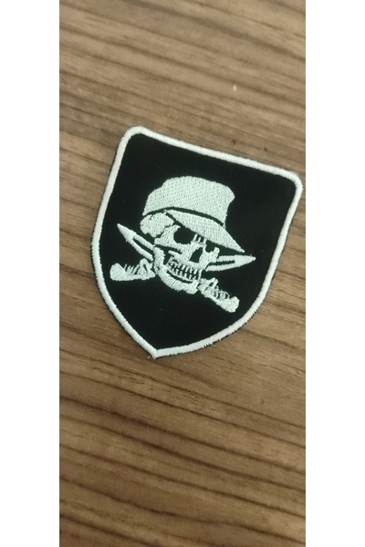 Özden Nakış Şapkalı kuru kafa ön yaka patch cırtlı