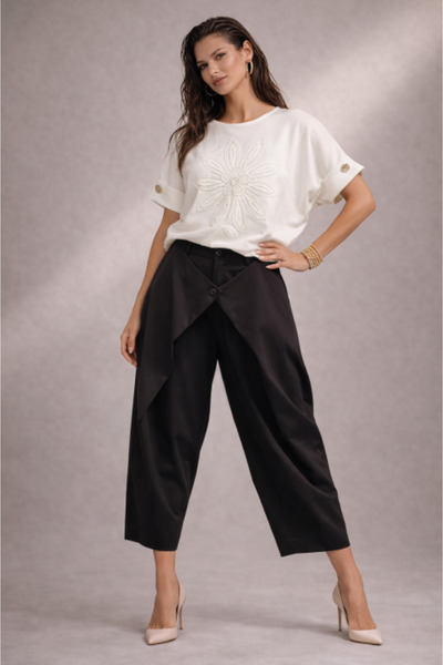 Pretty Women Ivory Butterfly Style Blouse with Embroidered Flower