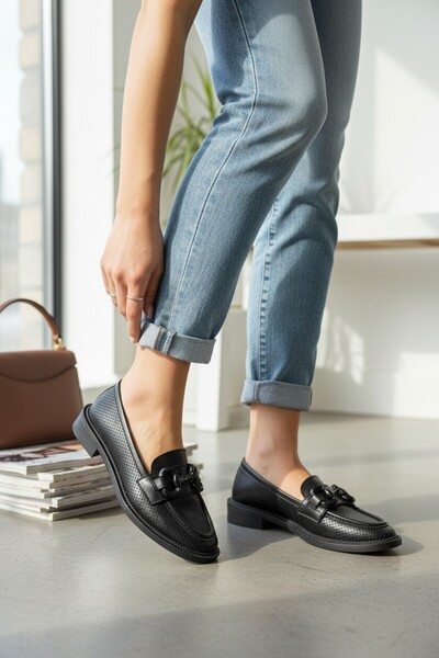 enoch حذاء لوفر نسائي من النوع الأنثوريتاسيت بمشبك مثقوب بالليزر