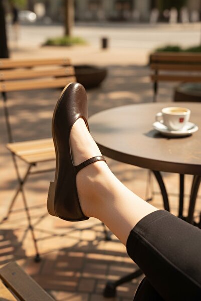 enoch حذاء باليه ماري جين نسائي ذو نسيج ناعم وشريط رفيع