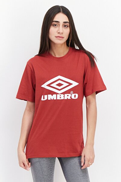 UMBRO تي شيرت نسائي بشعار العلامة التجارية بأكمام قصيرة ورقبة دائرية، أحمر