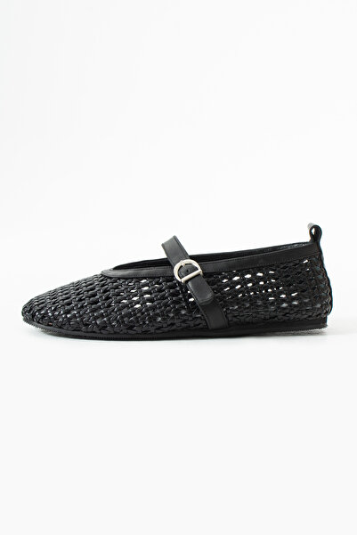 dericia shoes حذاء روج نسائي مصنوع من الجلد الأصلي باللون الأسود مع تفاصيل مح...
