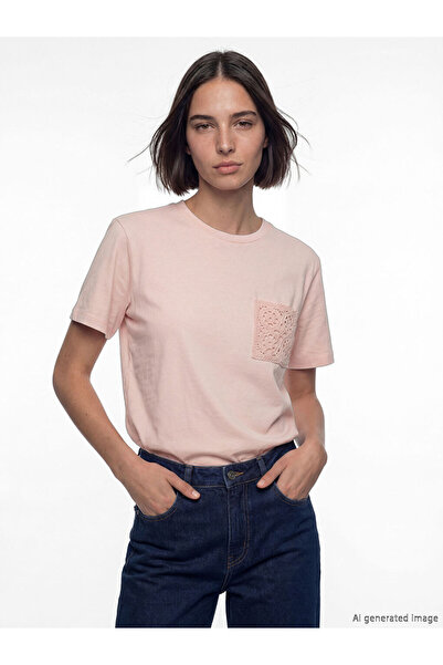 LC Waikiki Γυναικείο μπλουζάκι με κέντημα με ροζ λαιμόκοψη