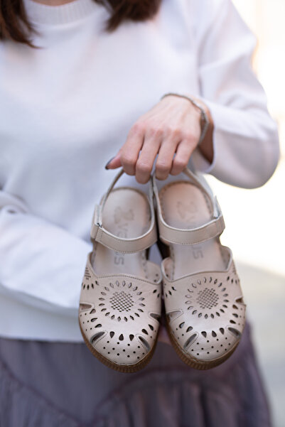 Venüs E-240-R-28-N-800 Hakiki Deri Cırt Bant Detaylı Kadın Sandalet