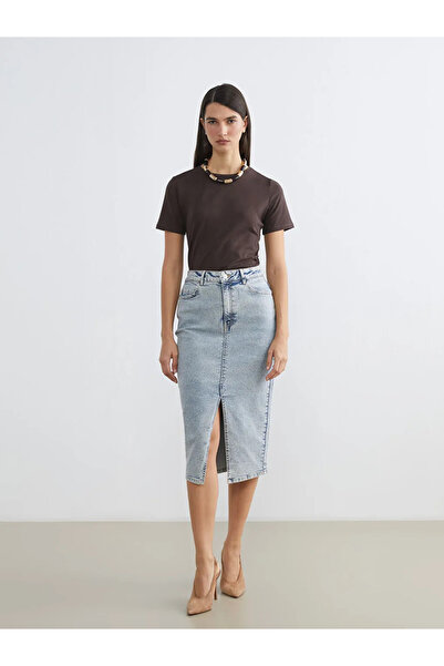 LC Waikiki Γυναικείο μπλουζάκι καφέ με λαιμόκοψη