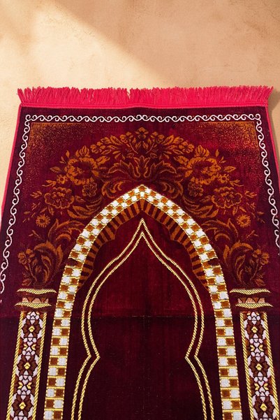 RAVZA HOME Altar Patterned Velvet Prayer Mat