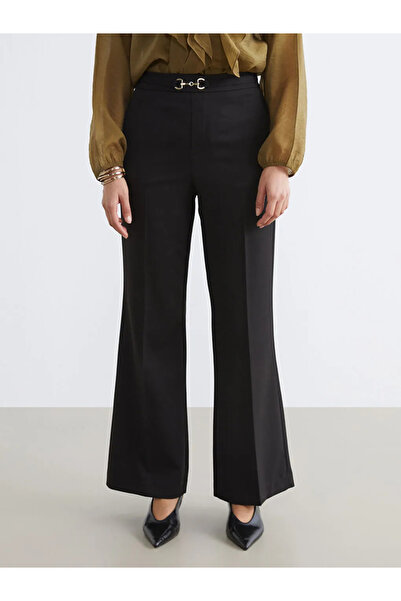 LC Waikiki Μαύρο γυναικείο παντελόνι Standard Fit Με λεπτομέρεια αγκράφας