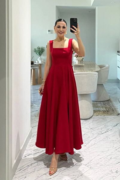 Sorridi Red Square Collar Dress with Bow on the Back