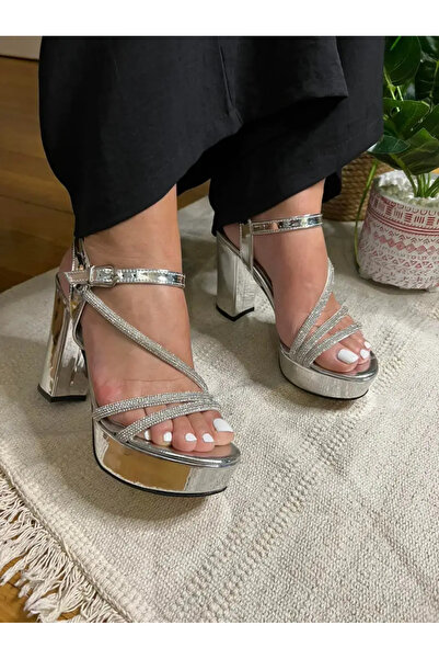 AZALEA Γυναικεία Σανδάλια με Μεσαίο Τακούνι Γκρι