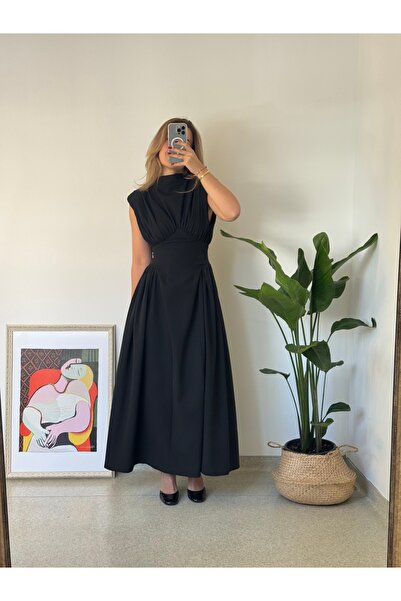 Butik SİYAH BELDEN OTURTMALI SIRT DEKOLTELİ ELBİSE