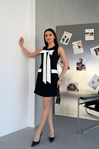 Serica Moda فستان قصير بأكمام قصيرة وربطة عنق بيضاء