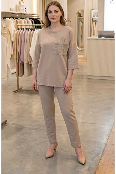 Volupta Elegant black suit with 3D floral detail