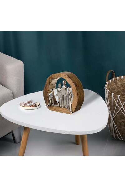 OEM Wooden Wreath Table Decoration with Family Figurine 19.5x5x18cm