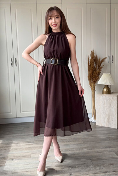 Dilay Gökoğlu Butik Καφέ φόρεμα με ζώνη, λαιμόκοψη halter και επένδυση από τούλι