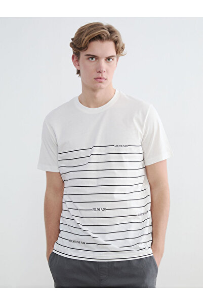 LC Waikiki Ανδρικό μπλουζάκι από χτενισμένο βαμβάκι σε χρώμα εκρού με ριγέ λα...