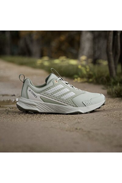 adidas حذاء الجري تيريكس تريسفايندر 2 للنساء JR9142