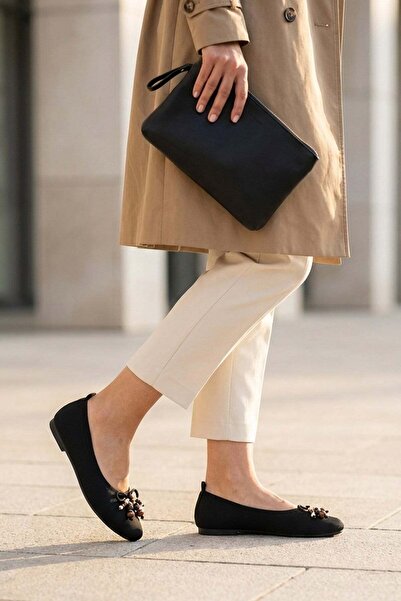 Stilbagshoes حذاء باليه نسائي من PAM مزين بفيونكة وتفاصيل خرزية باللون الأسود