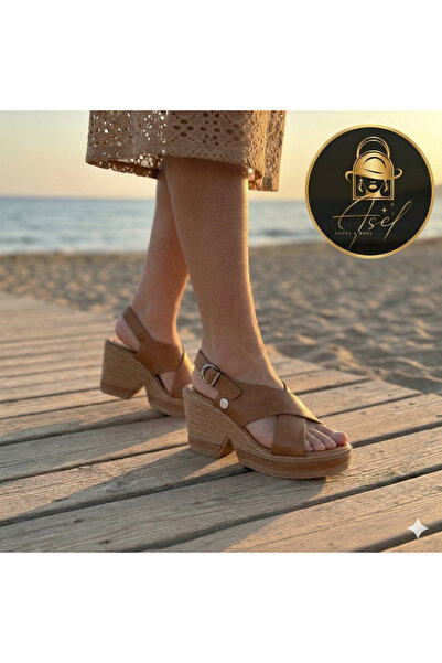 Mammamia Hasır Görünümlü Dolgu Topuk Deri Sandalet